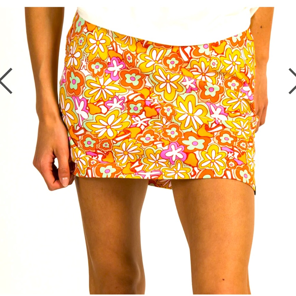 Vans, The Resort Floral Skirt 100% cotton, Size Medium.